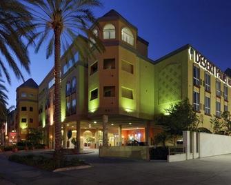 Desert Palms Hotel & Suites - Anaheim - Gebäude