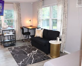 Studio - Sleeps 3 - 2 mins from Downtown Oswego - Oswego