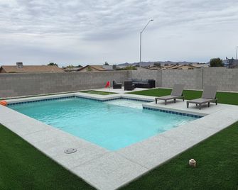 Perfect for Families & Groups in Fortuna Foothills - Yuma - Pool