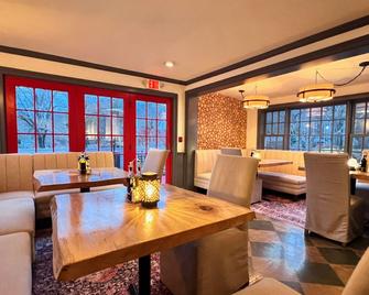 The Four Columns Inn & 1832 Tavern - Newfane - Comedor