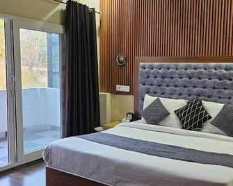 Sunny Pines Resort - Lansdowne