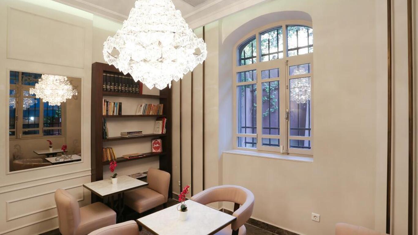 Fuga Hotel Constantinidis