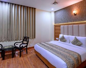 luxery villa with all modren Facilities snow mountain view from PVT Balcony - Manali - Bedroom