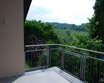 Ferienwohnung mit Pool - Straubenhardt - Balkón