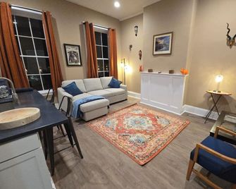 The Henry Lofts Unit 3 - 'The Sunset Suite' - Petersburg - Living room