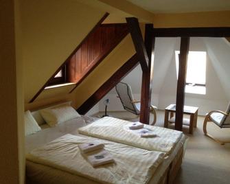 Hotel Ausspann - Heidenau - Slaapkamer