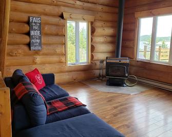 Chalet En Bois Rond Au Bord Du Lac Aylmer - Disraeli - Sala de estar