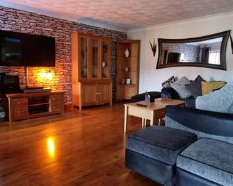 كاسل لودج بد آند بريكفاست - بريكون - غرفة معيشة