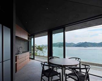 Seaside Villa Seen Deep Sea - Onomichi - Dining room