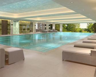 South Lodge - هورشام - حوض السباحة