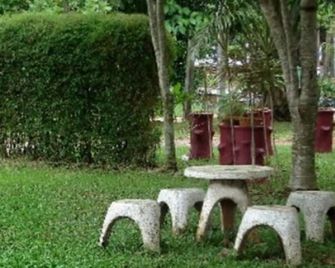 Seaza Hotel - Chumphon - Patio