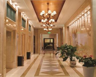 Donsen Hotel - Dongying - Hallway