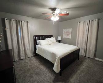 Charming 3-bedroom house with AC and WiFi in Tahlequah - Tahlequah - Ložnice