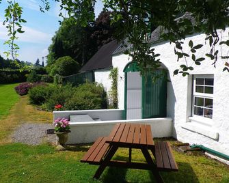Cottage beside Loch Ness, Caledonian Canal and River Oich, Fort Augustus - Fort Augustus - Patio