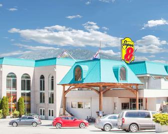 Super 8 by Wyndham Castlegar BC - Castlegar - Building