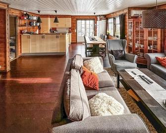 4 bedroom awesome home in Rysstad - Rysstad - Sala de estar
