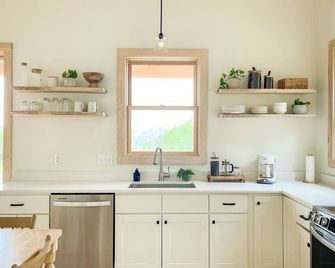 Cabin Retreat At Stillhouse Farm New - Lexington - Kitchen