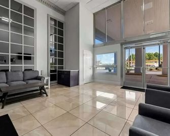 Urban Lofts - Cordele - Lobby