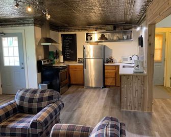 Amongst Friends Cottage - Pelee Island - Kitchen