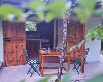 Firefly Cabin - Trafalgar - Patio