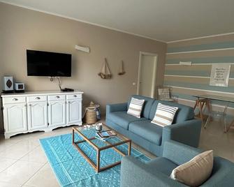 My Home In Mount Island-Apartment Facing Lake Peschiera Maraglio - Monte Isola - Living room