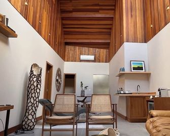 Hotel Boutique Quebra-Noz Conforto e Natureza - Campos do Jordão - Living room