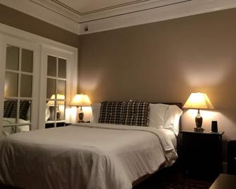 Awesome Large Nob Hill Studio near financial center. - San Francisco - Bedroom