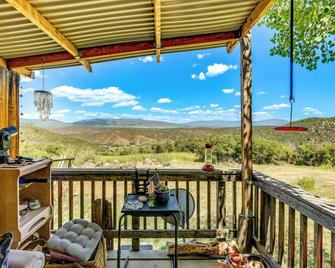 Scenic Mount Sopris View Historic Alpine Cabin! - Glenwood Springs - Balcony