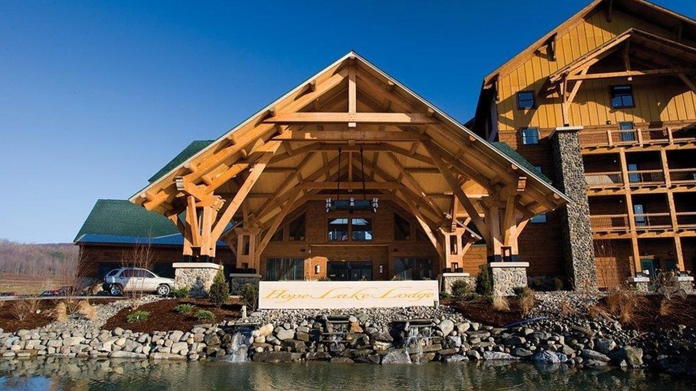 Hope Lake Lodge & Indoor Waterpark