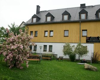 Hotel & Restaurant Danelchristelgut - Lauter-Bernsbach - Building
