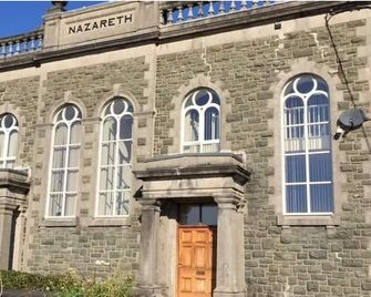 3 Bedroom Chapel with Country Views - Penrhyndeudraeth - Building