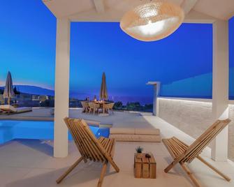 Ocean Luxury Villas - Volimes - Piscina
