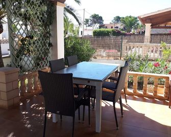Cozy Holiday Home With A Beautiful Sea View From The Roof! - Santanyí - Patio