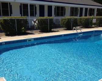 مارفن جاردنز موتل - أولد اورشيرد بيتش - حوض السباحة