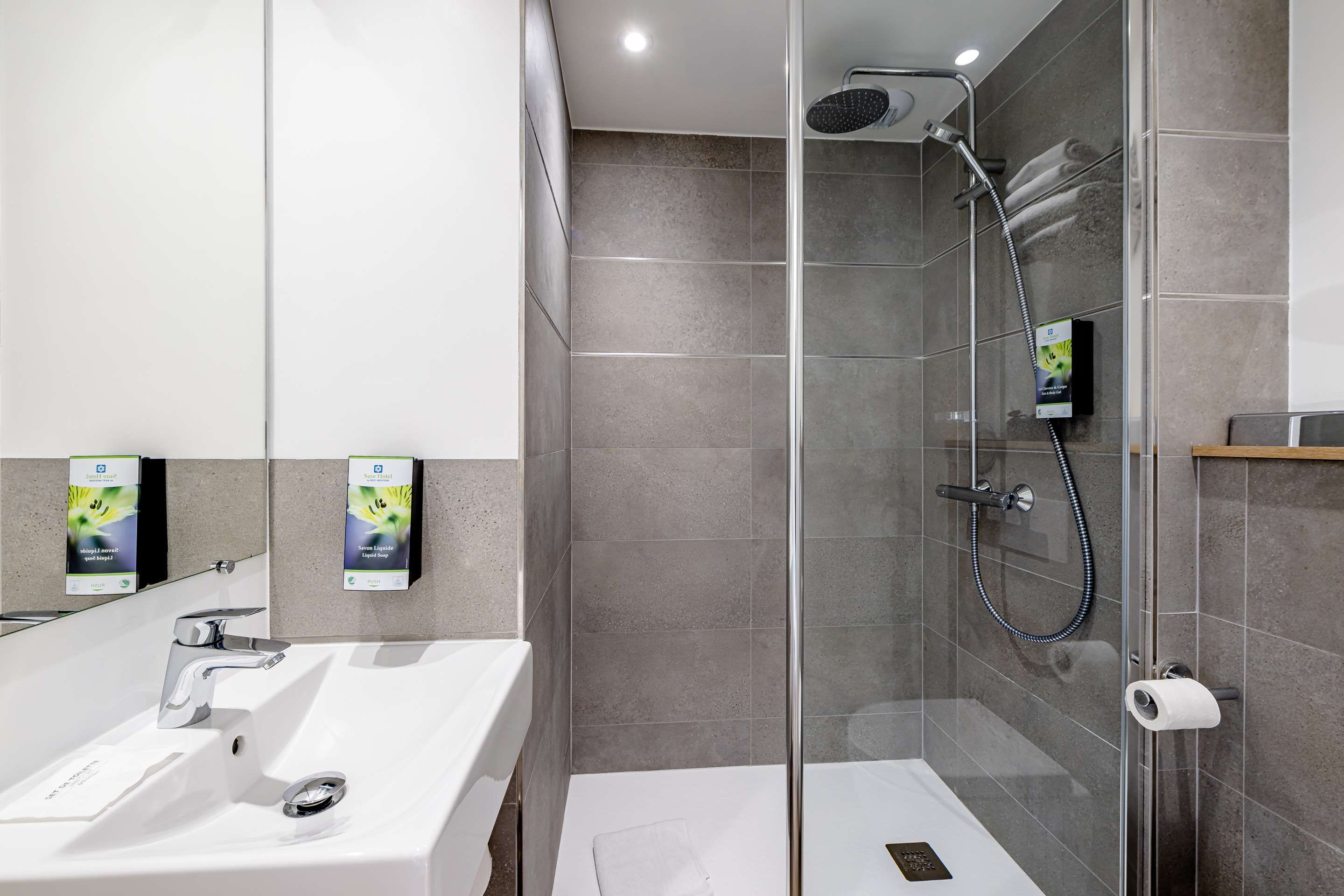 Sure Hotel by Best Western Bordeaux Lac thumbnail 3
