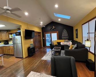 Lago Amore - Salem - Living room