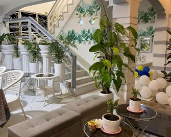 The Veehive Guesthouse - Moalboal - Bar
