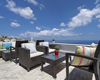 فندق أفروديت - فيروستيفاني - شرفة