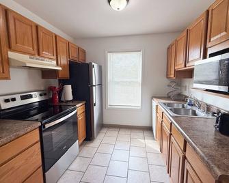 Comfort & Cozy 3/2 in Midwestern charming Macomb, IL - Macomb - Cocina