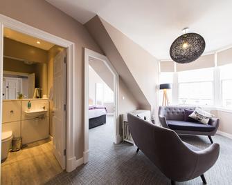 The Spires Serviced Apartments Edinburgh - Edinburgh - Living room