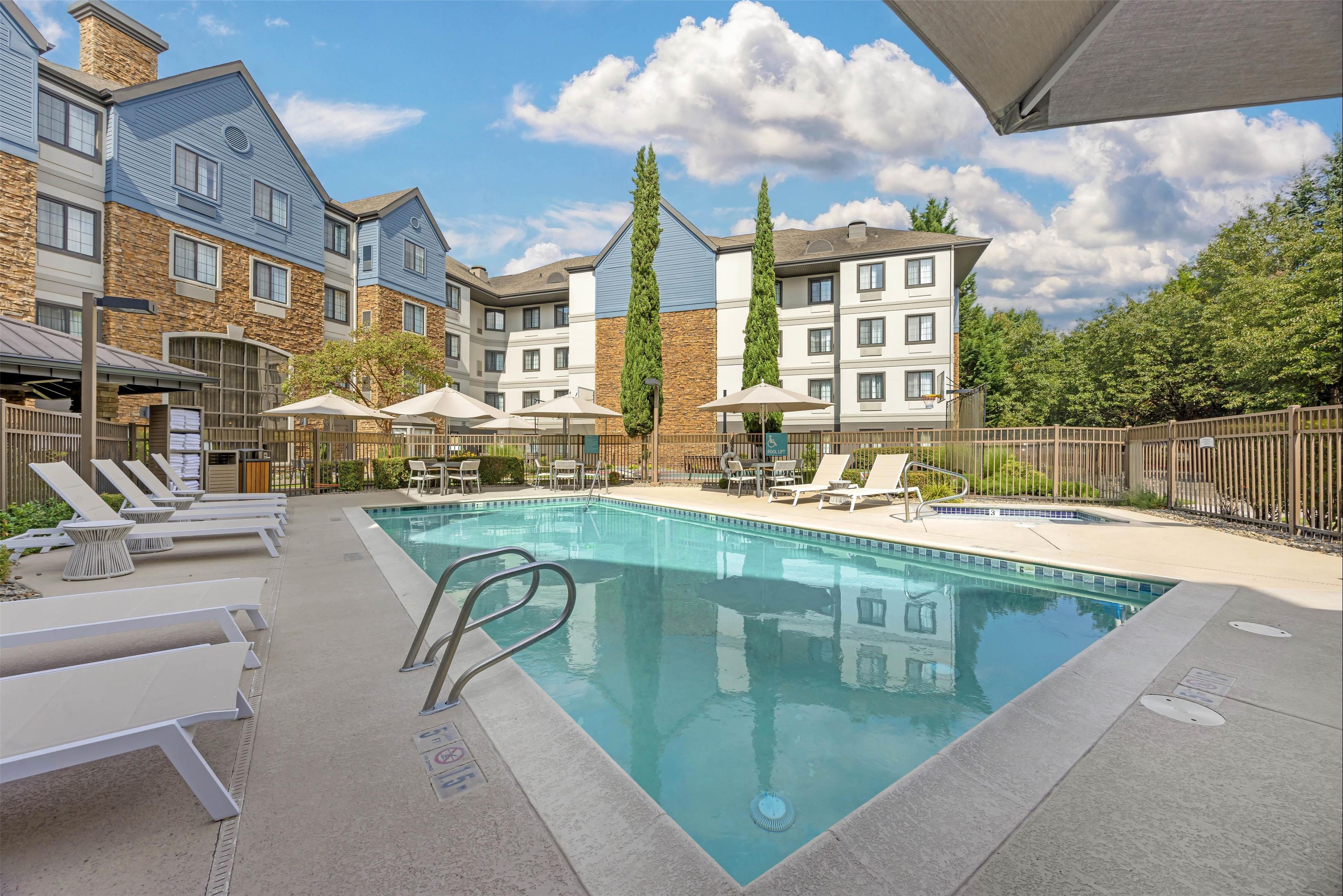 Sonesta ES Suites Portland Vancouver 41st Street - ואנקובר - בריכה