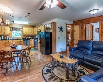 Customer Appreciation Year!! See Discount information in Ad - Robbinsville - Huiskamer