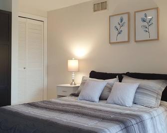Happy, Cozy, Fun, Loving suite in West Vancouver - West Vancouver - Bedroom