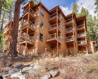 Less Than 3 Mi to Lake Tahoe Incline Village Condo! - Incline Village - Building