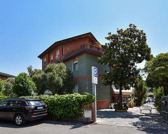 Hotel La Pineta - Marina di Carrara - Gebäude