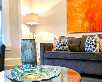 Byevo Almar Villa - Glasgow - Salon