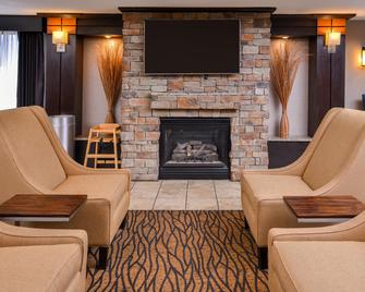 Holiday Inn Express & Suites Topeka West I-70 Wanamaker By IHG - טופקה - סלון