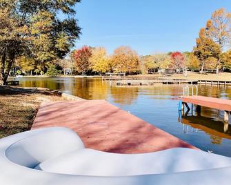 Southern Living Lake Oconee Home in a Cove! - Greensboro - Piscina