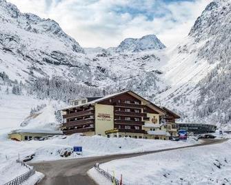 Alpensporthotel Mutterberg - Neustift im Stubaital - Gebouw