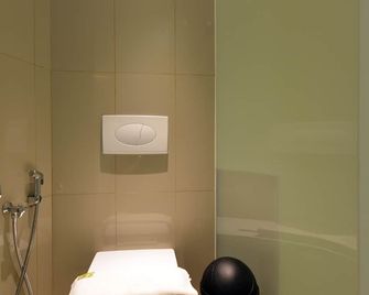 Pop! Hotel Malioboro - Yogyakarta - Yogyakarta - Baño